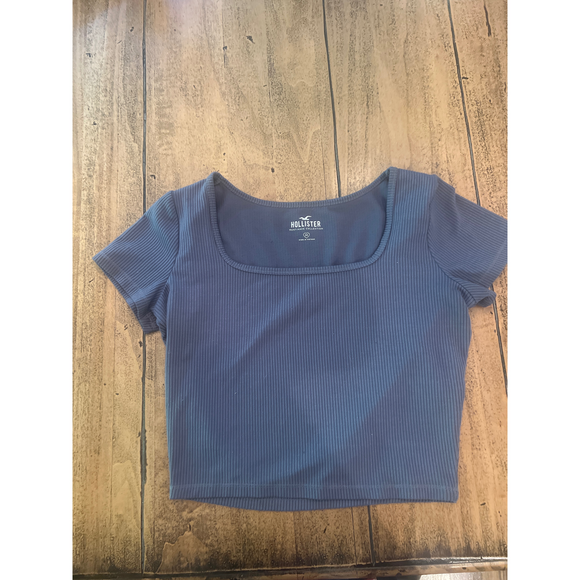 Hollister Tops - Hollister Must-Have Collection, ribbed short sleeve cropped tee in grey in Gray